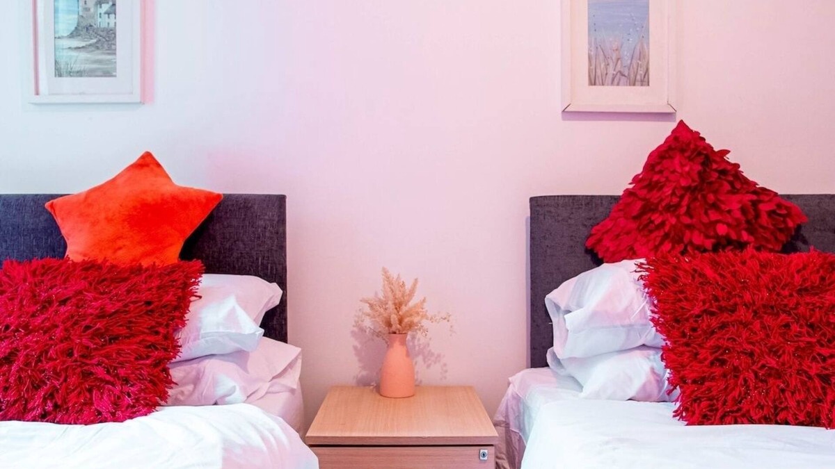 Doncaster House | Central Doncaster Park View Stay