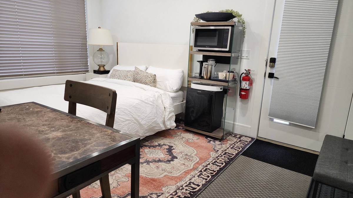 Kensington House | Central Downtown Private Entrance suite