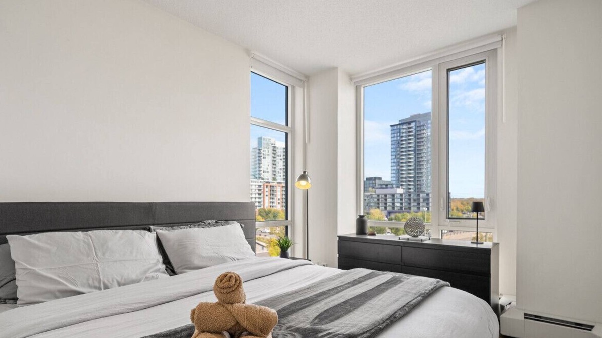 East Village Apartment | Central DT » King Bed » Near Library » Fitness Centre #7