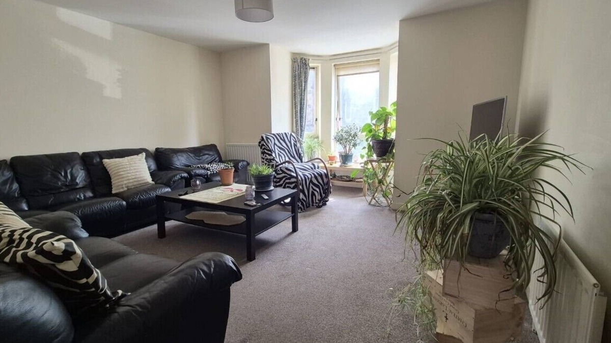 Restalrig Apartment | Central flat in quiet area, perfect for festival Edinburgh but also relax.