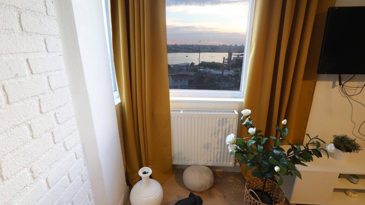 Pera Apartment | Central Flat w Sea View and near Galata Tower