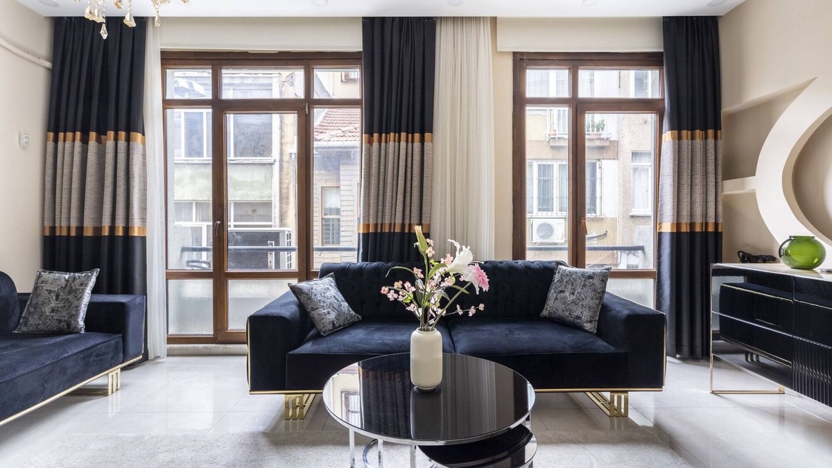 Harbiye Apartment | Central Flat with Balcony near Nisantasi & Taksim