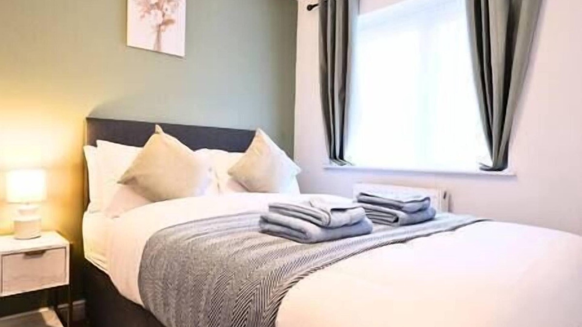 Stafford House | Central Getaway House with Parking, Wi-Fi & Garden