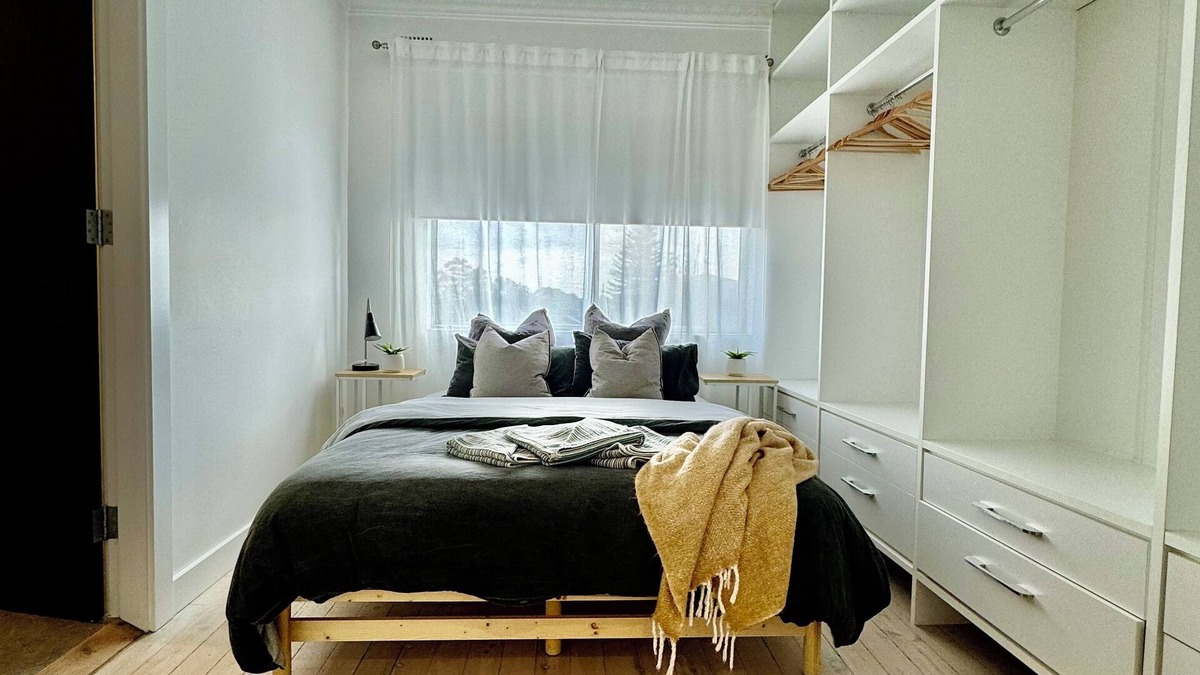 Haberfield Apartment | Central Haberfield Village 5* eateries. Pet/family friendly. Free park.