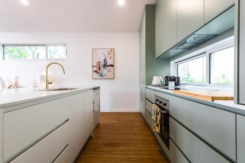 Warrnambool House | Central Hideaway-close to everything