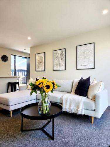 Spreydon Apartment | Central Home with Internal Garage - Close to CBD!
