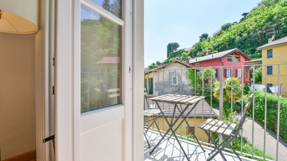Cernobbio Apartment | Central in Cernobbio with balcony (VOLTA Central Apartment)