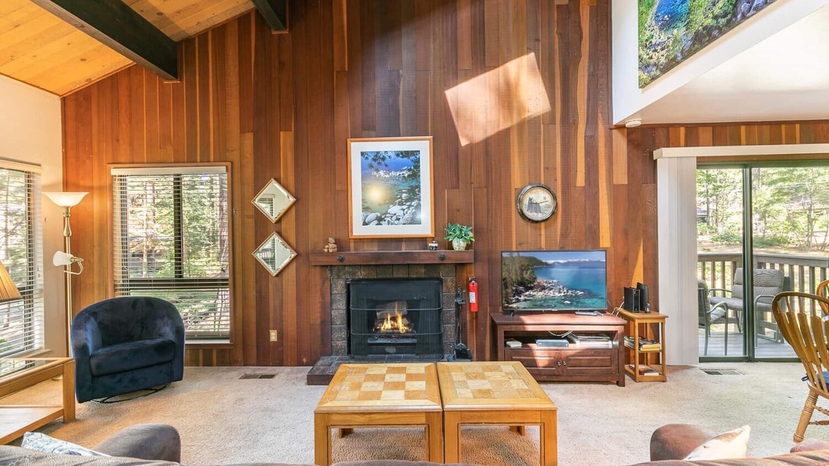 Incline Village Condo | Central Incline Condo with a Pool! (CDL7)