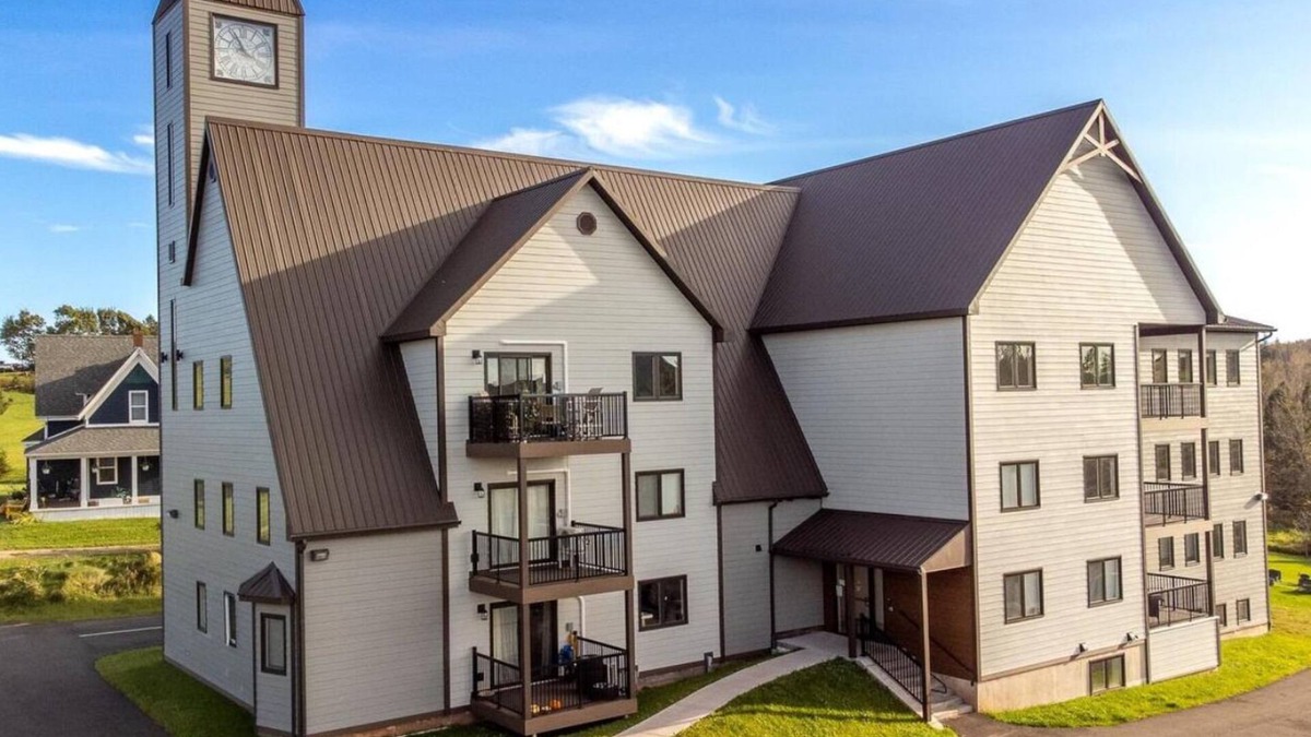 Hunter River Condo | Central Island location close to Confederation Trail, golf and many attractions.