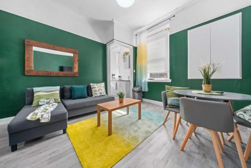 Kirkintilloch Apartment | Central Kirkintilloch 2 Bed App