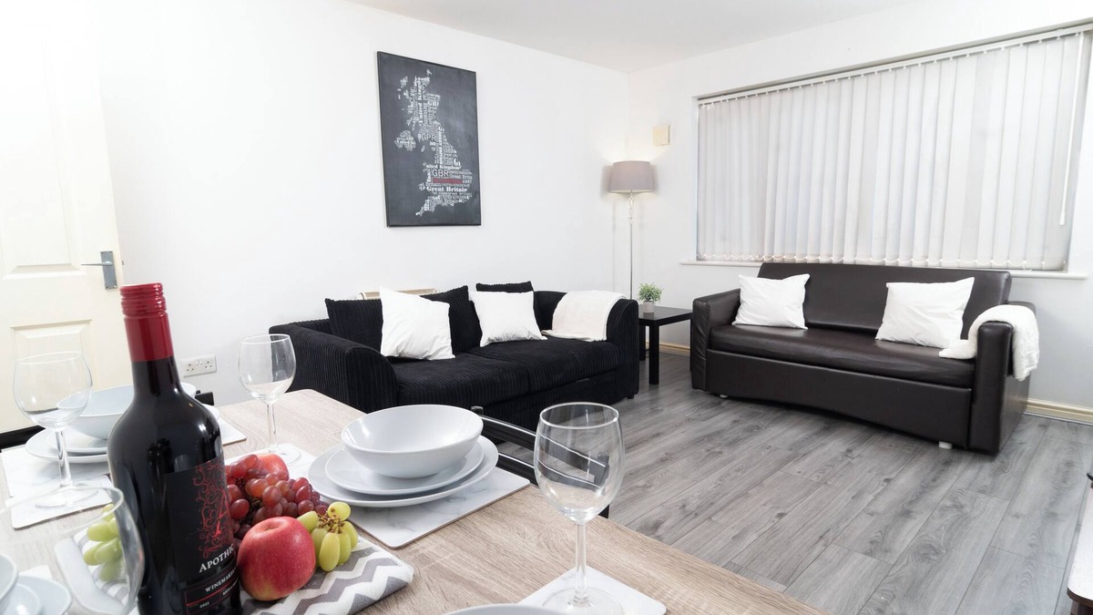 Vauxhall Apartment | Central Liverpool Gem