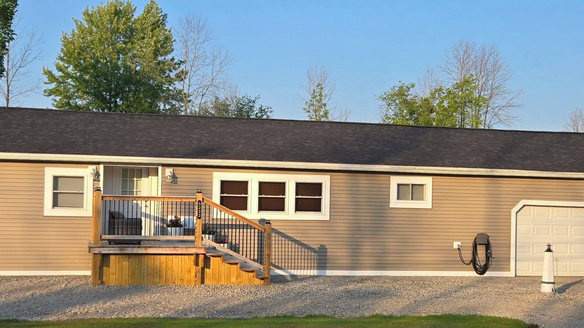 Westmoreland House | Central location. 5min from exit 32 NYS Thruway. 10min from Turning stone