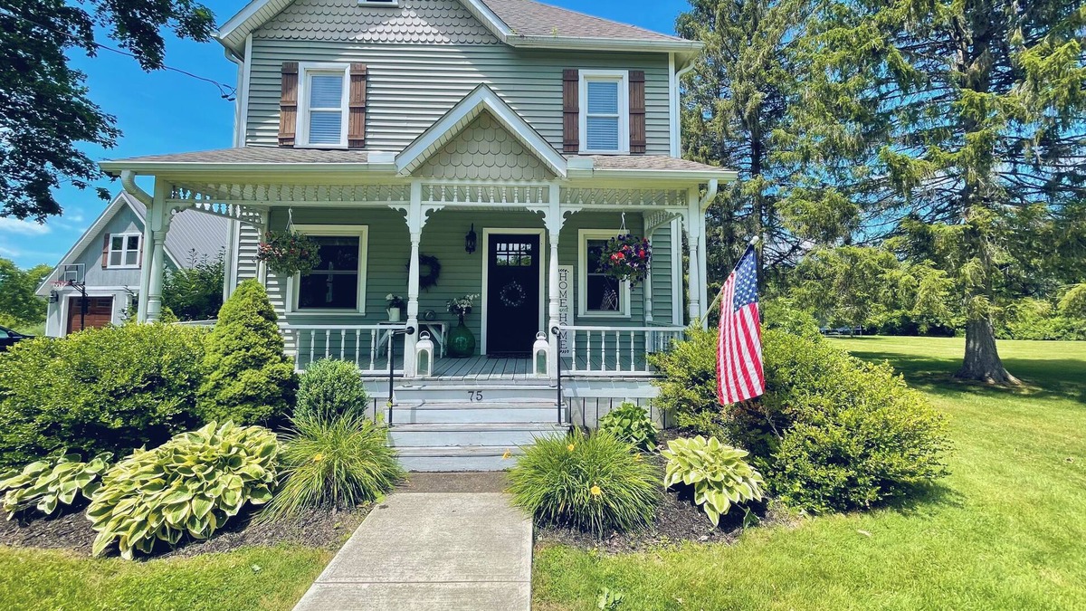 Elmira House | Central Location - HOT TUB, close to lakes, wineries, Corning, Watkins Glen