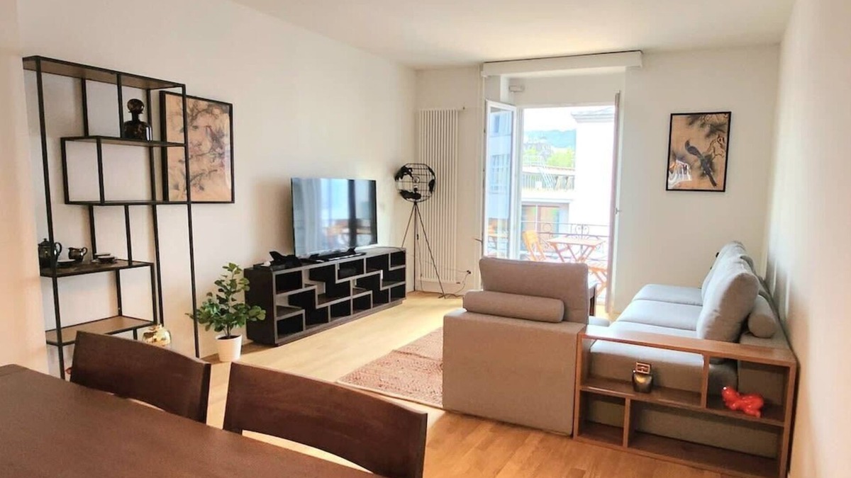 Werd Apartment | Central Location Spacious 2-BR Apartment 3A