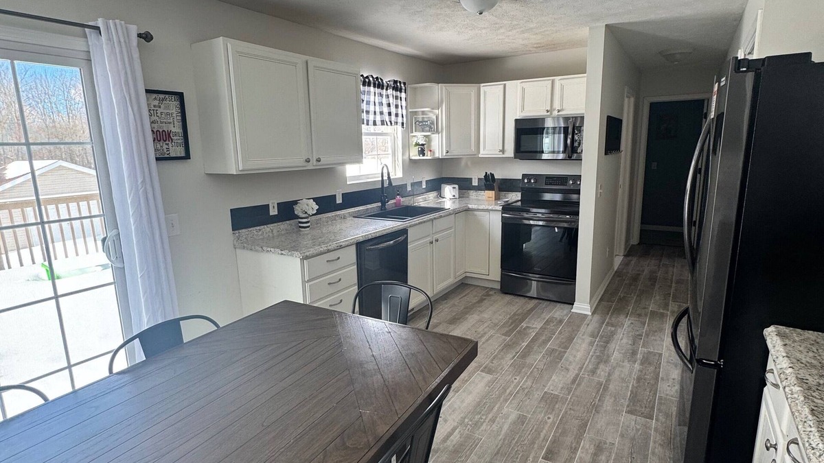 Geneva House | Central Location- SPIRE, Wineries, GOTL, Beach
