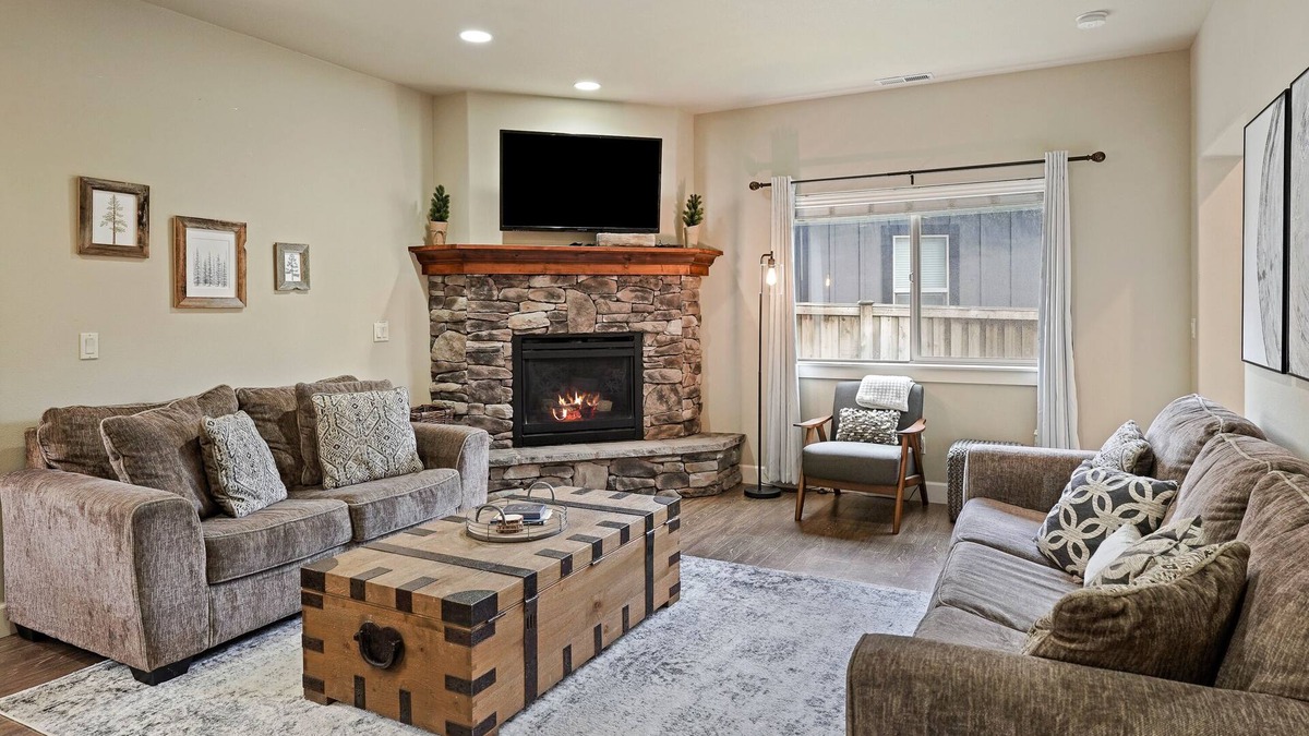 Southeast Bend House | Central Location w/Private Hot Tub, Fenced Yard, AC