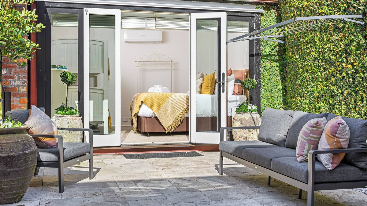 Auckland Central Business District Villa | Central Luxury Art & Craft Villa 2-3BR with Carpark