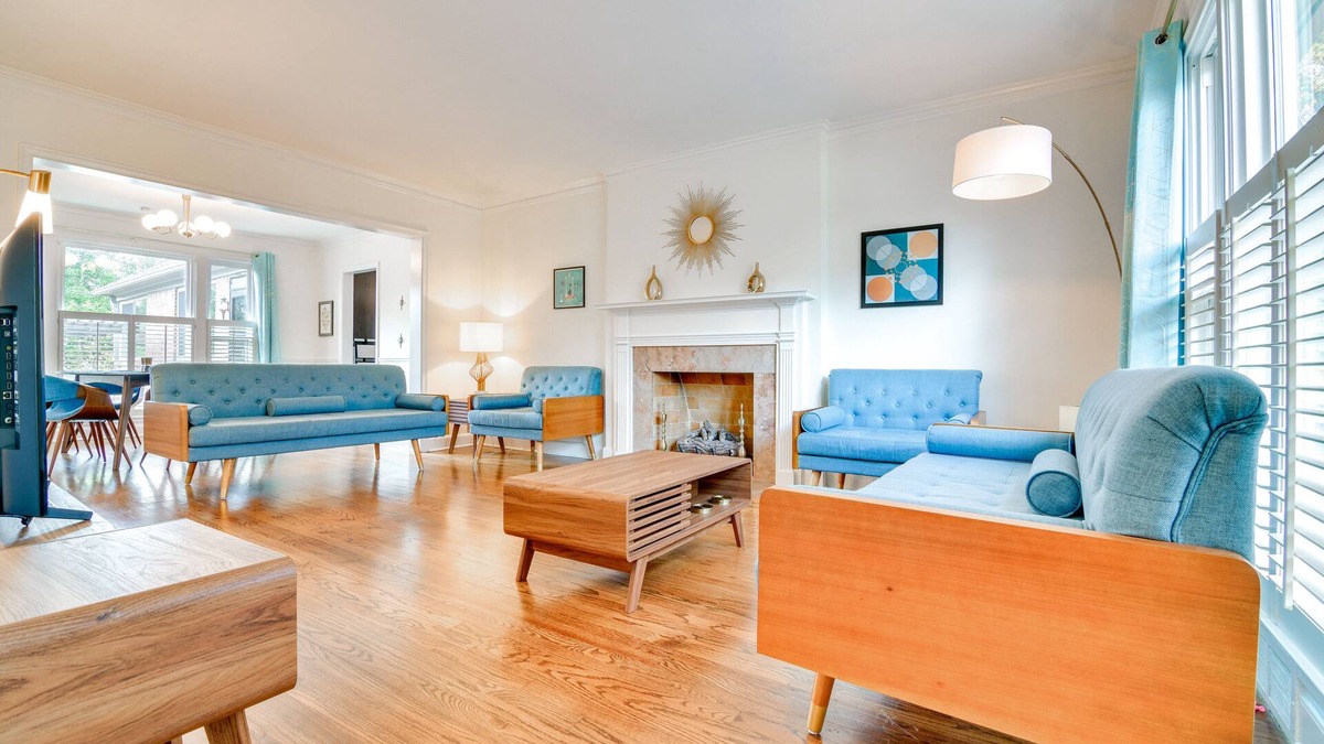 East Memphis Cottage | Central Memphis Home: MCM Decor, Walk to Midtown!