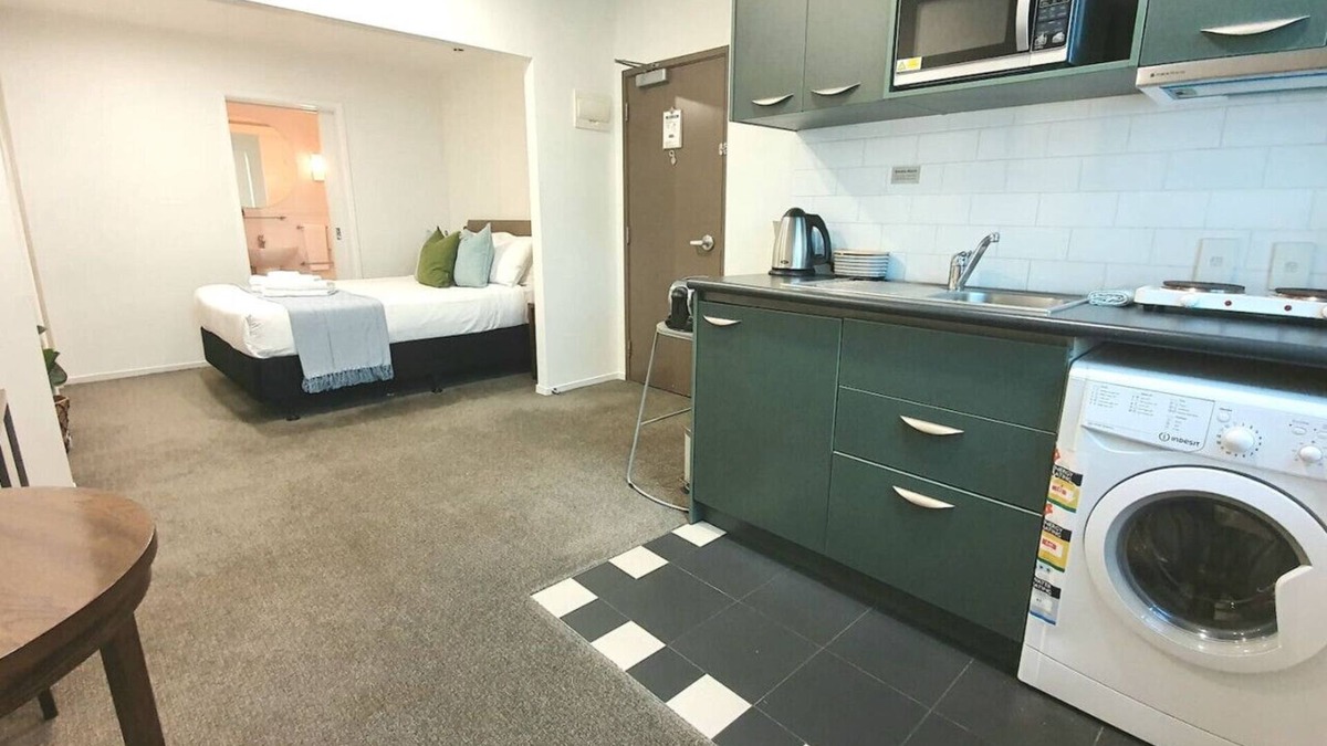 Grafton Apartment | Central & Minimal 1BR | Wifi & Netflix