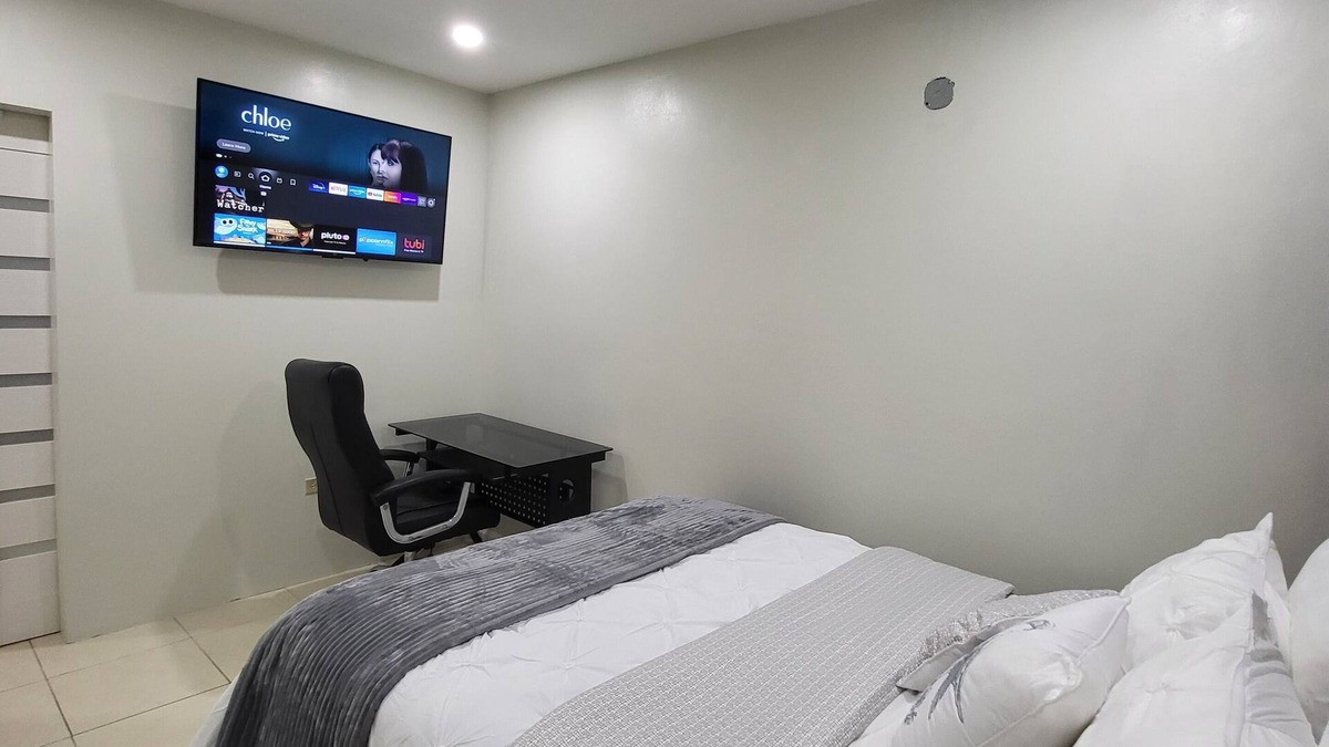 Eastwood Park Apartment | Central Modern 1Bedroom Apartment for 4 with secure parking