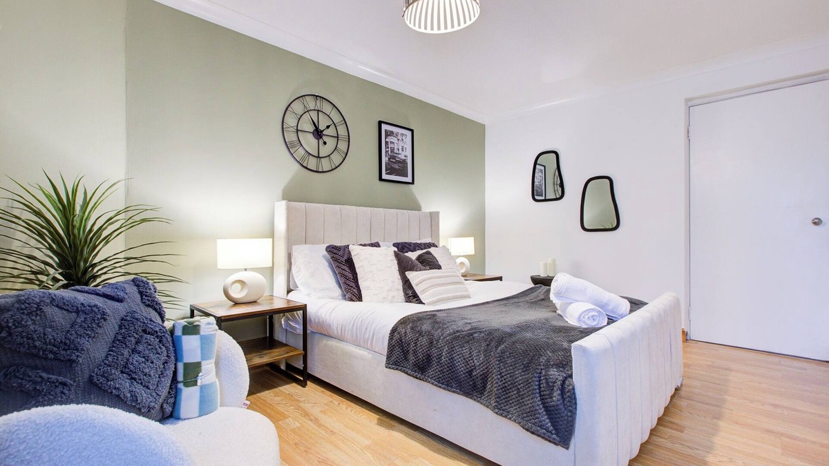 Gillingham Apartment | Central, modern 2 bedroom apartment in Gillingham by train station