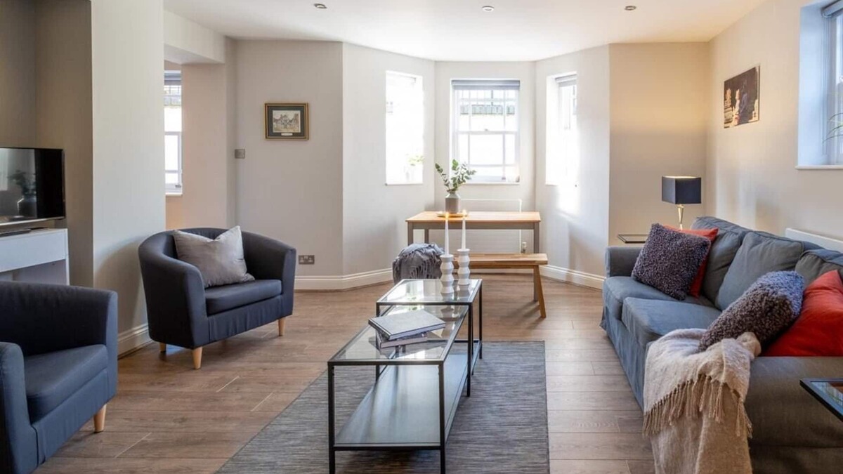 Leamington Spa Apartment | Central, Modern & Elegant Apartment
