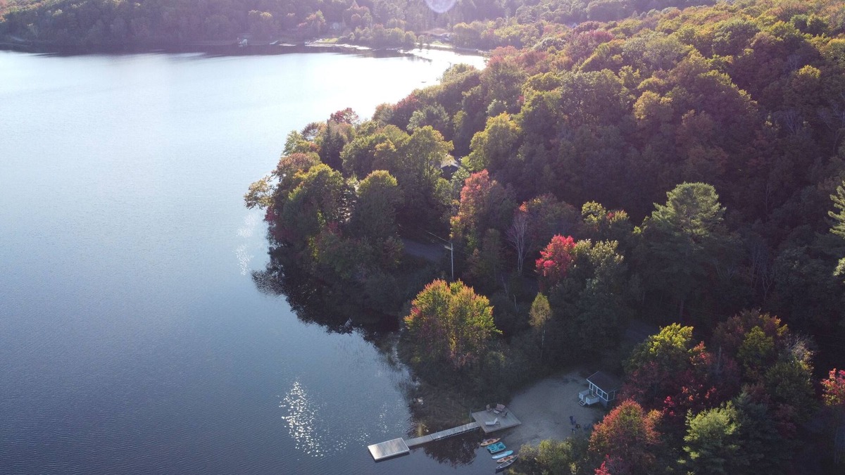 Huntsville House | Central Muskoka Cottage w/beach, dock, kayak, SUP, canoe, paddle boat, games rm