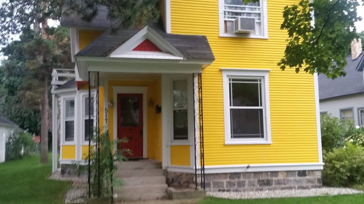 Traverse City House | Central Neighborhood, downtown Traverse City, blocks to the West Bay Beach