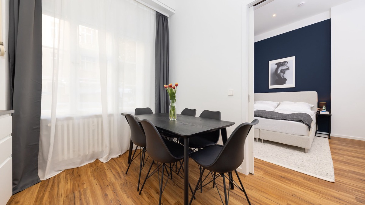 Gesundbrunnen Apartment | Central Nests - Apartment for 6 guests with 2 full bathrooms