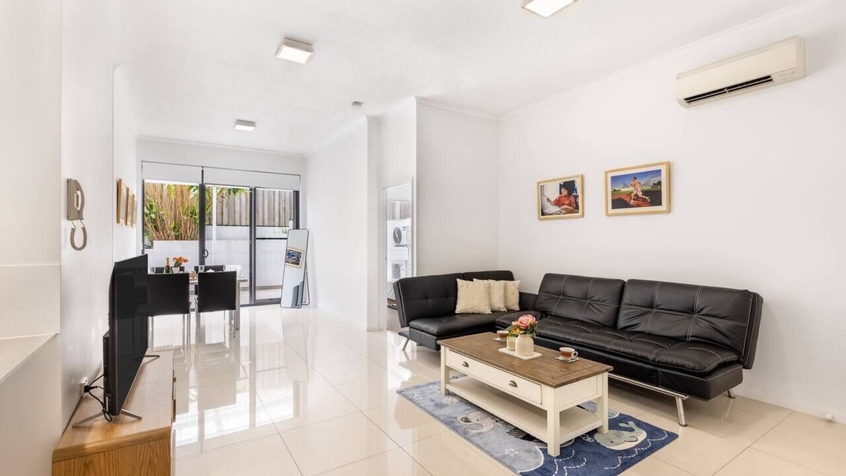 Toowong Apartment | Central of Toowong! Neat Apt Near Station