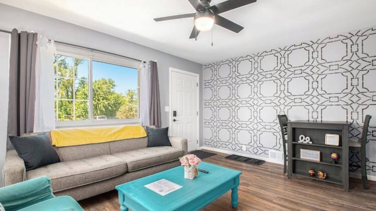 Omaha House | Central Omaha Home- perfect for business travelers