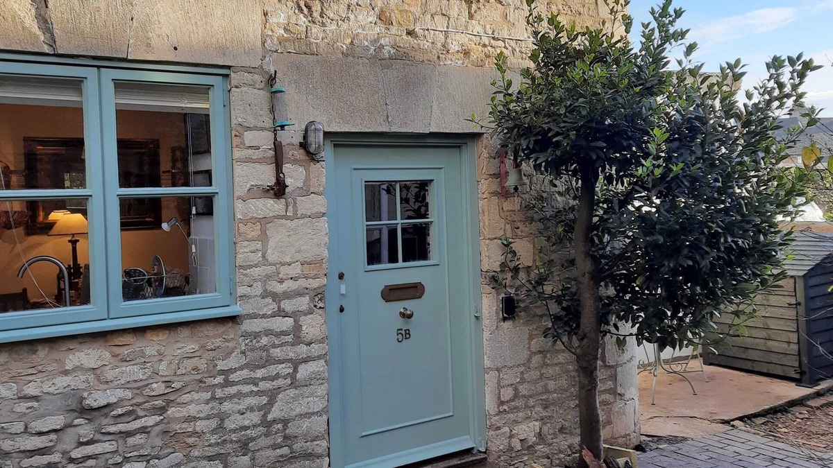 Tetbury House | Central Period Cottage with Parking - Market Place,Tetbury Cotswolds