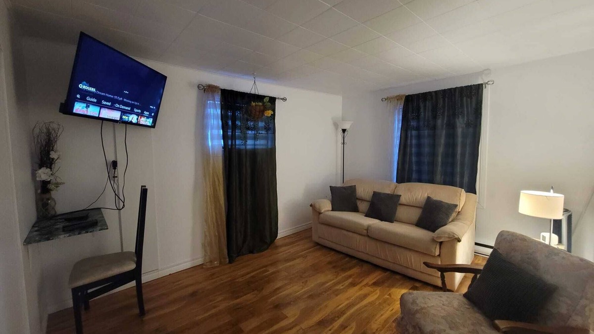 Edmundston Apartment | Central place, next to highway, smart tv+netflix+prime+wifi