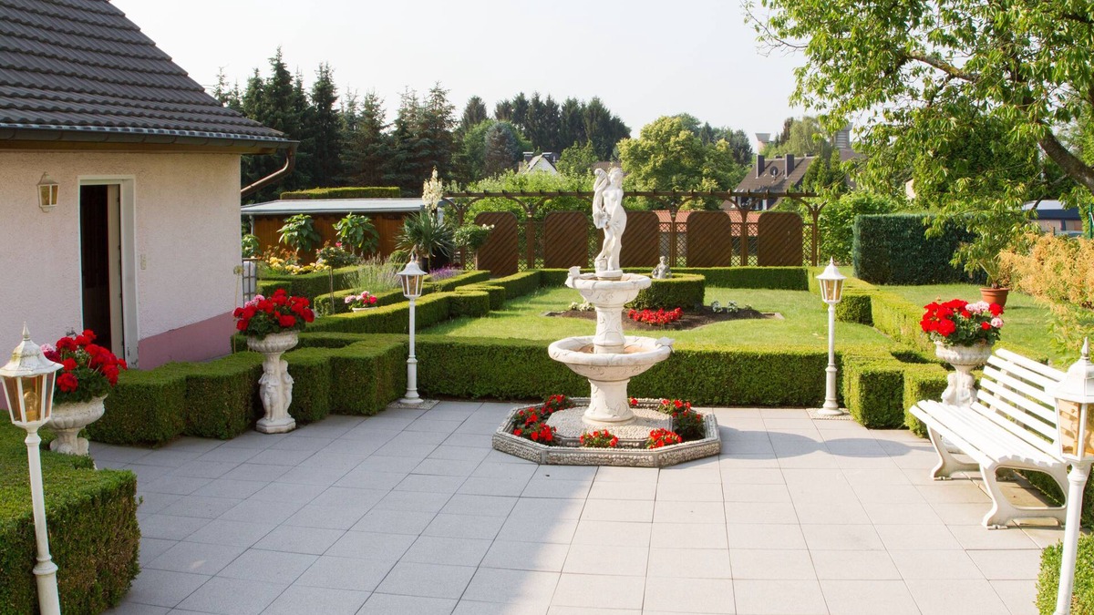 Bergisch Gladbach House | Central, quiet, vacation ambience, near Cologne Trade Fair & Mediterana