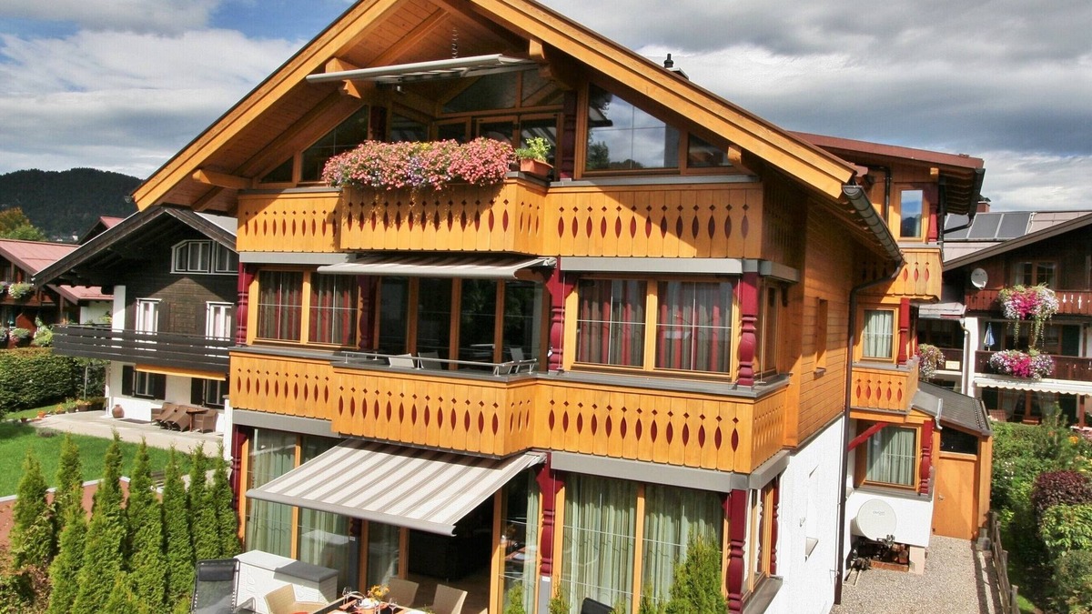 Oberstdorf Apartment | Central, quiet location, 5 star comfort, south-facing terrace, summer: mountain railway incl.