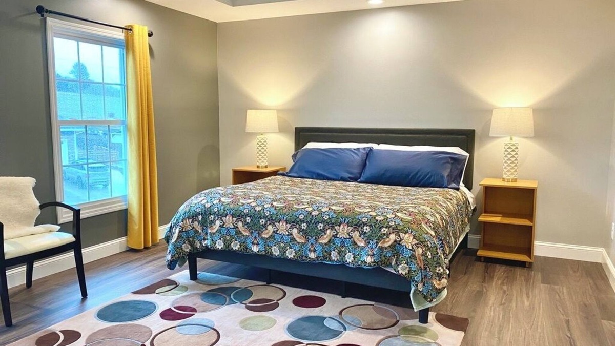 Bluff City House | Central, Quiet Luxury Home in northeast TN. 3 Beds + Desks. King, Queen, Twin
