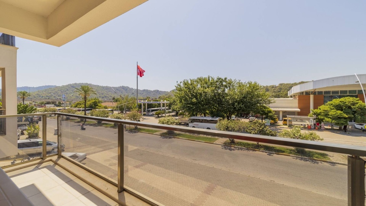 Aslanbucak Apartment | Central Roomy Flat w Balcony 7 min to Kemer Beach