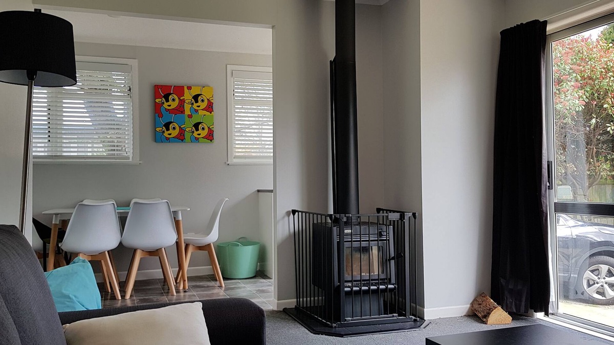 Rotorua House | Central Rotorua house with garden flat. Huge back yard, trampoline and fireplace