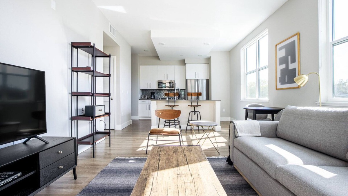 San Carlos Apartment | Central San Carlos 1BR w/Gym, Pool, walk to Train & Shops, by Blueground