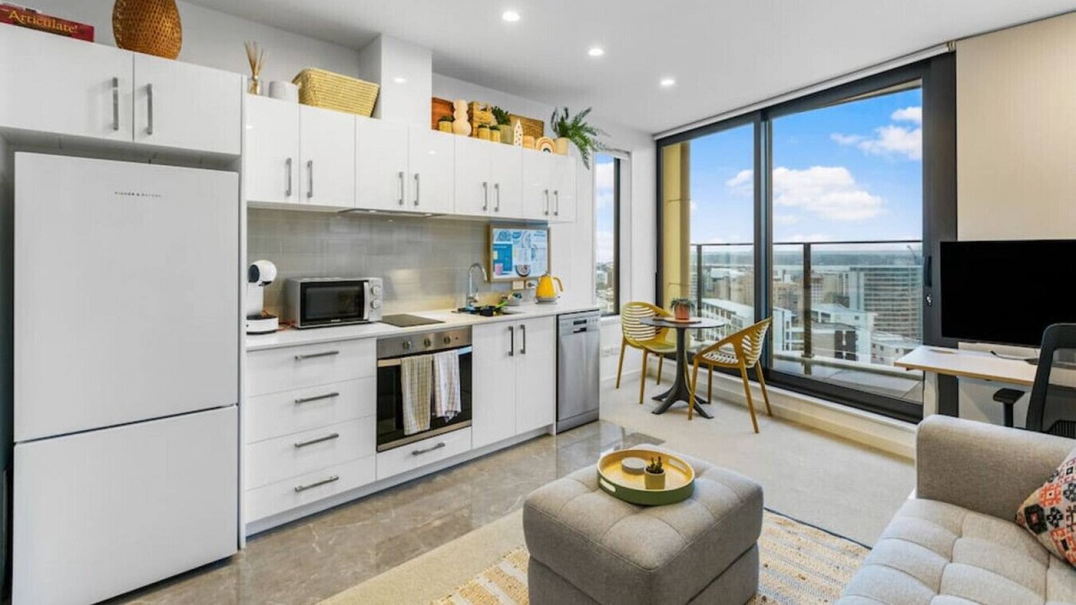 Grafton Apartment | Central Sensation w/ Amazing Views | WiFi Netflix