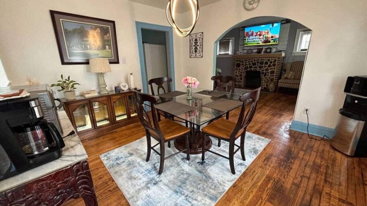 Akron House | Central Specious 3B 1.5B Blossom 6 miles Towpath 1