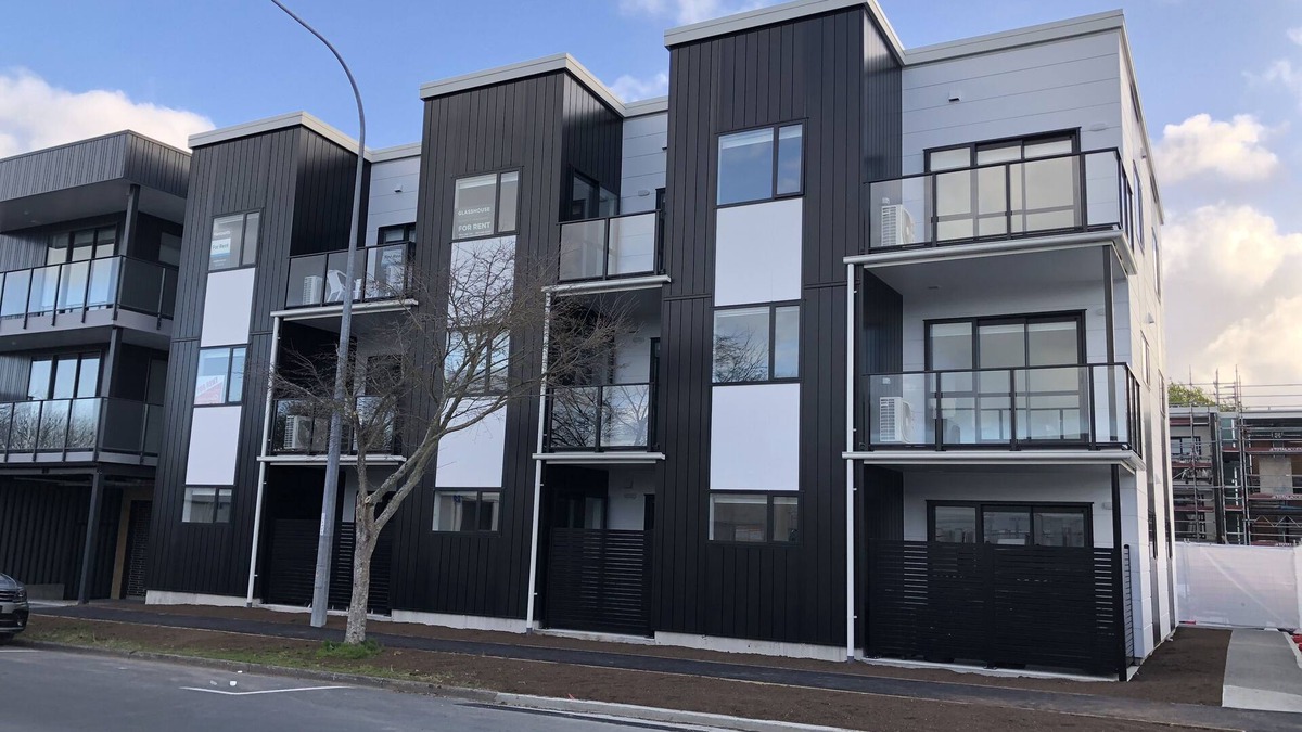 Hamilton Apartment | Central Stadium Apartment 101