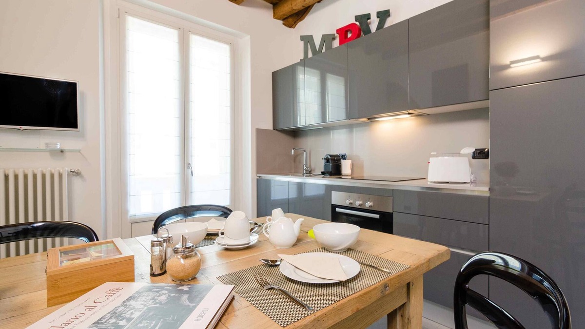 Central Station Apartment | Central Station within walking distance, Metro out of the door, Como lake in 1h