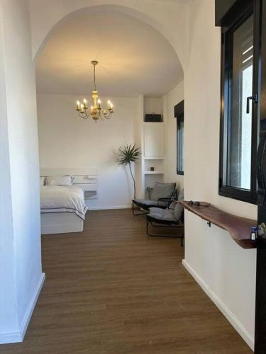 Neve Tzedek Apartment | Central Studio with a Garden