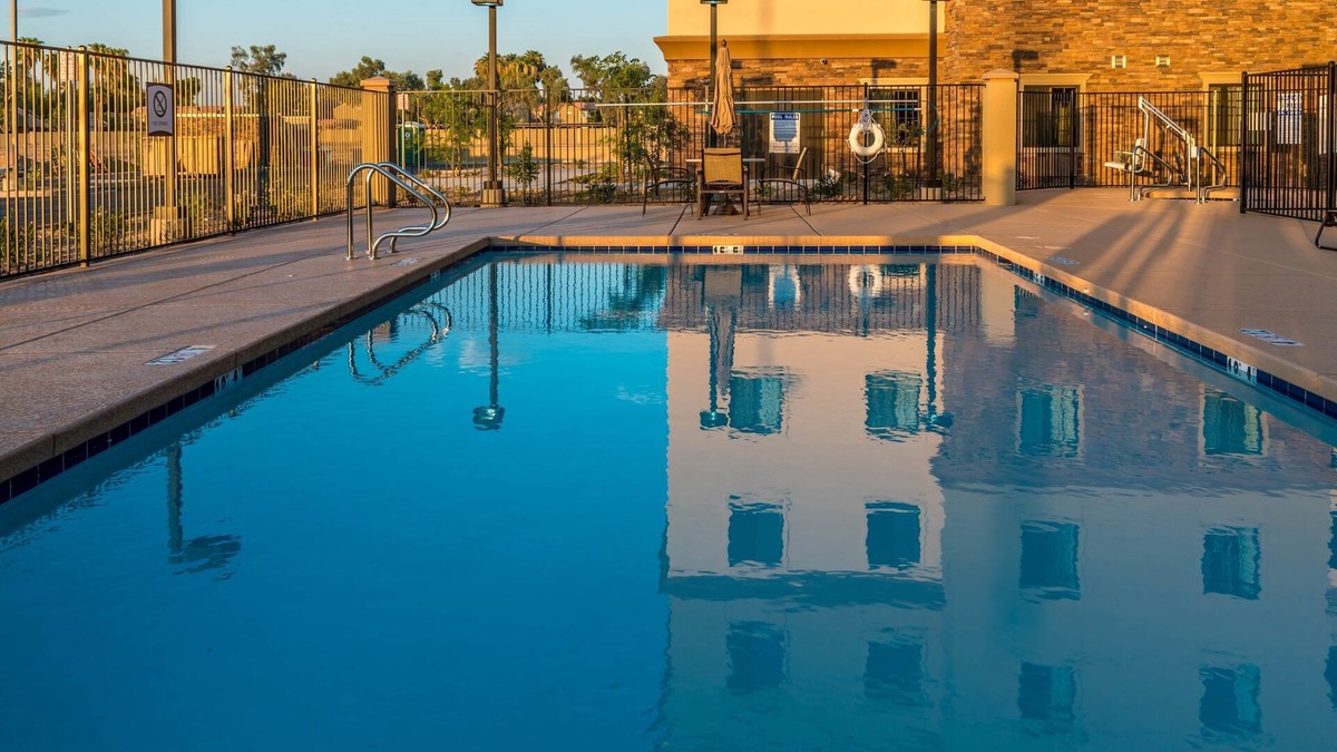 Chandler Condo | Central Suite | Heated Pool + Free Breakfast