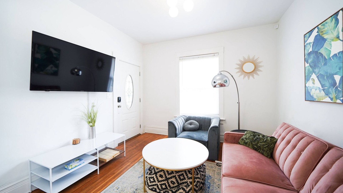 People's Freeway House | Central The Green Leaf near Liberty Park