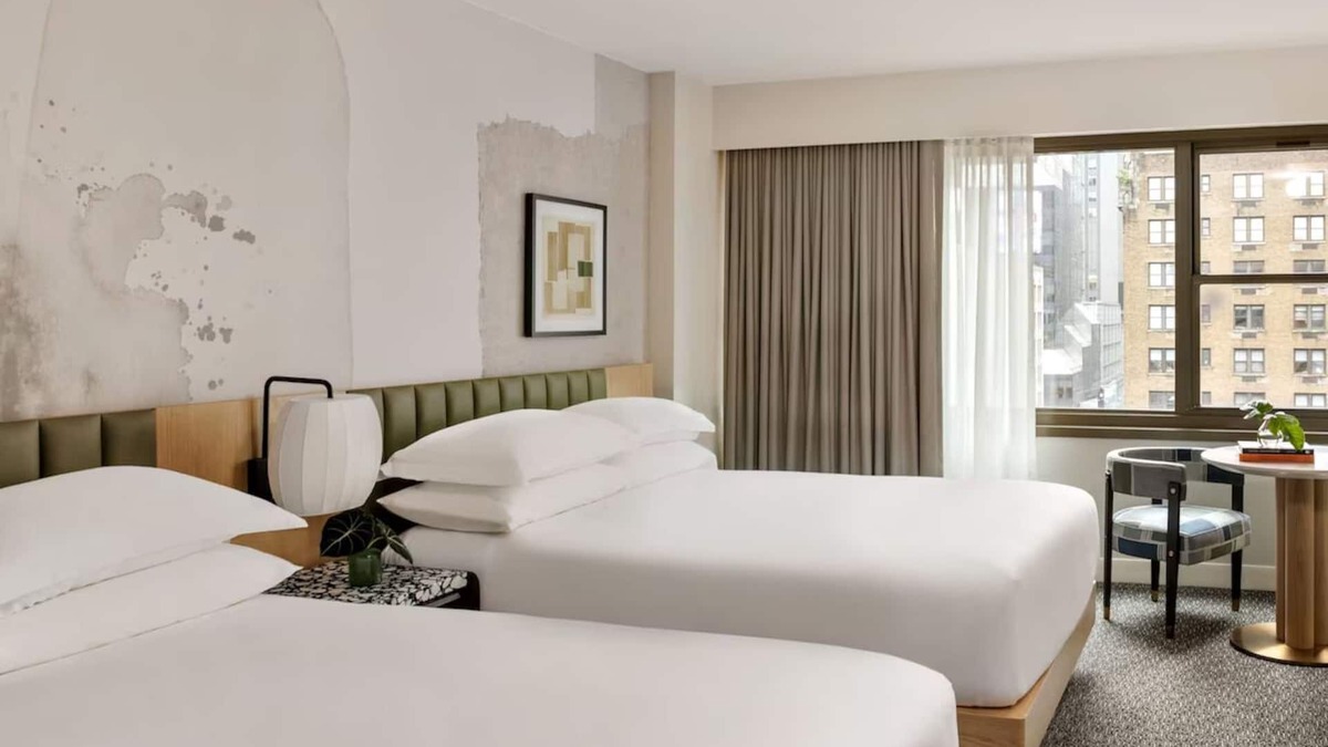 Midtown West Hotel | Central Times Square Hotel Suite – Your Gateway to NYC Landmarks