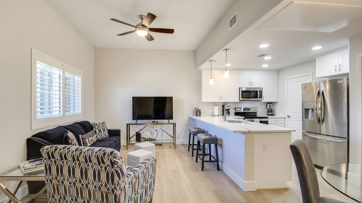 Tucson Condo | Central Tucson Condo w/Community Pool + Hot Tub!