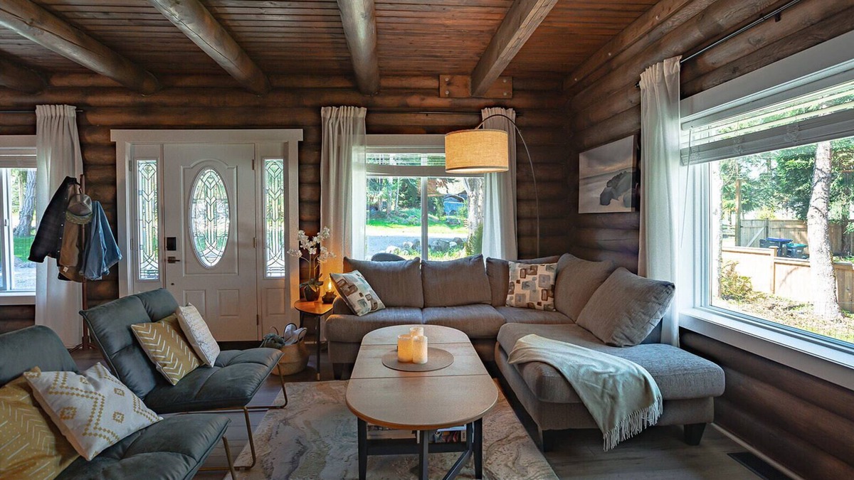 Regional District of Nanaimo House | Central Vancouver Island ☀ 500sqf. Rooftop Deck! ✦Views✦ Walk to Beach!🏖