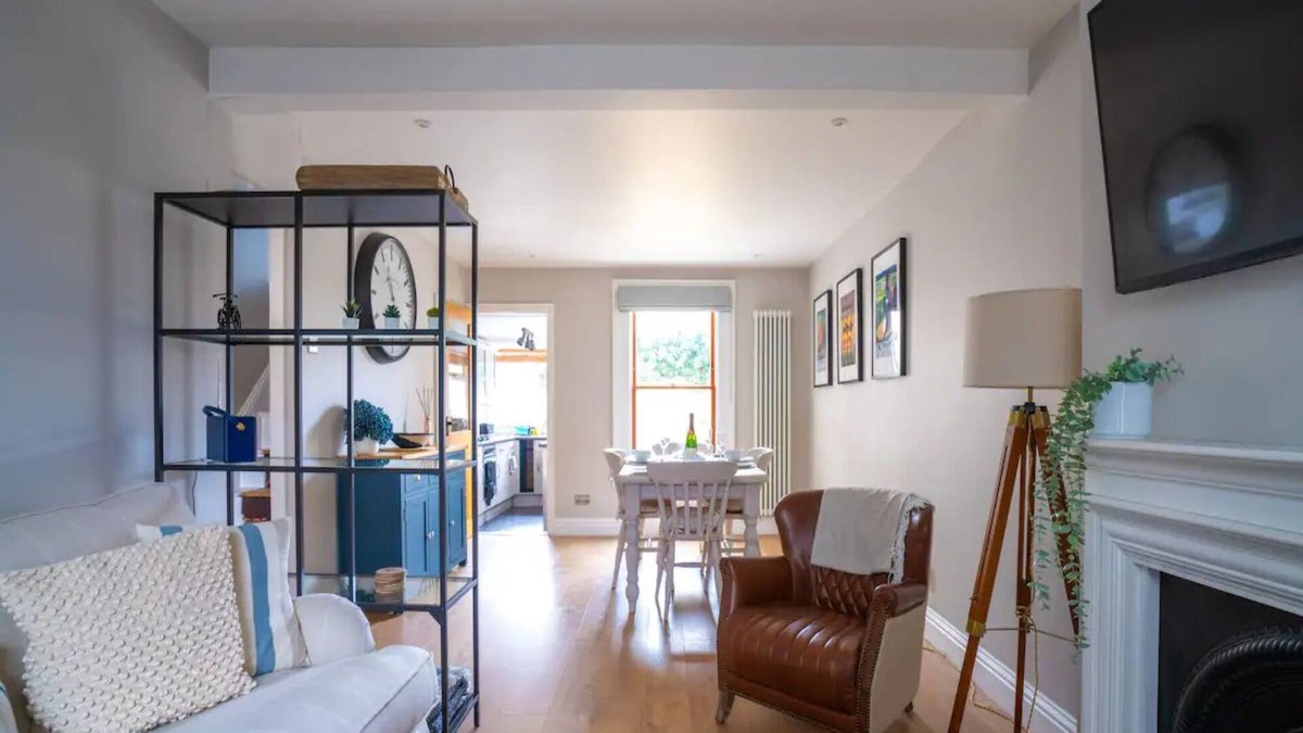 Cheltenham House | Central Victorian terraced house Patio Garden - Pass the Keys